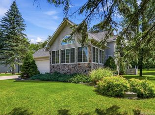 10288 Carmer Rd, Fenton, MI 48430