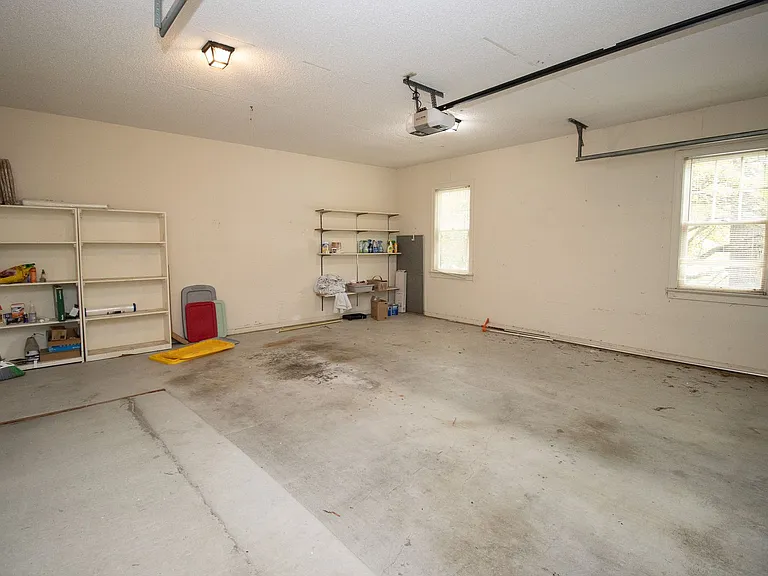 2220 Montclair Dr — Photo 31