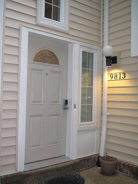 Front entrance - 9813 Dockside Ter