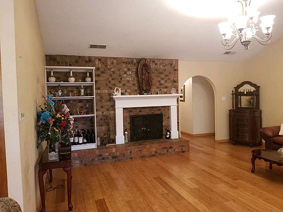 3rd image of 4645 Lamont Ave