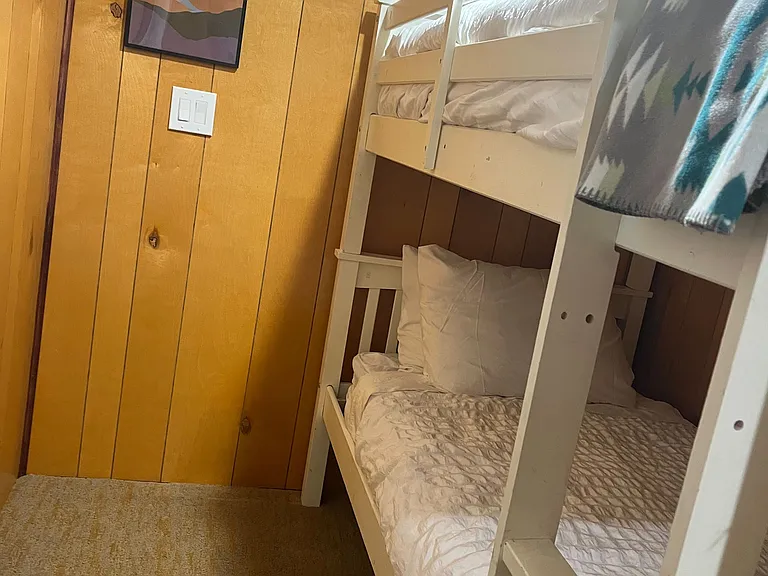 Three Pines Cabins - Cabin 1 - Bedroom 2