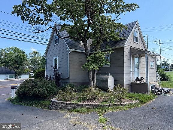 2nd image of 2792 York Rd