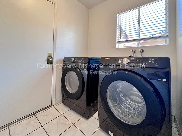 404 N Villa Ave — Photo 7