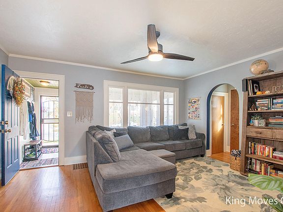 5th image of 1026 Hollywood St NE