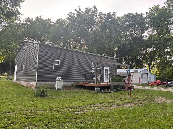 613 22nd St, Hillsboro, IL 62049