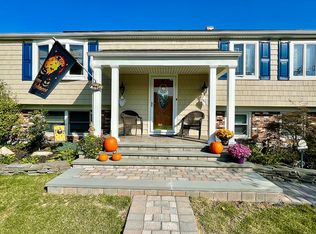 25 Tulip Grove Dr, Lake Grove, NY 11755