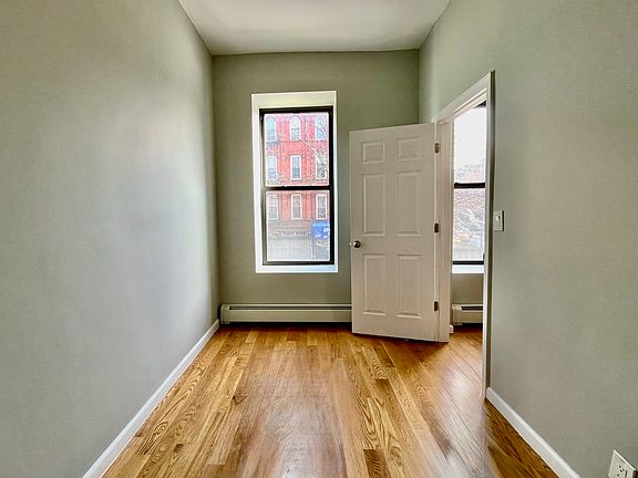 4th image of 350 Franklin Ave APT 2