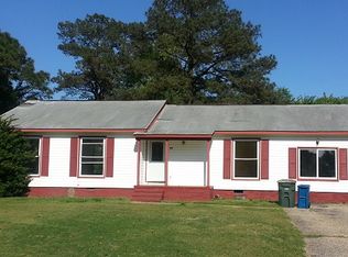 1795 Roberta Ct, Fayetteville, NC 28304