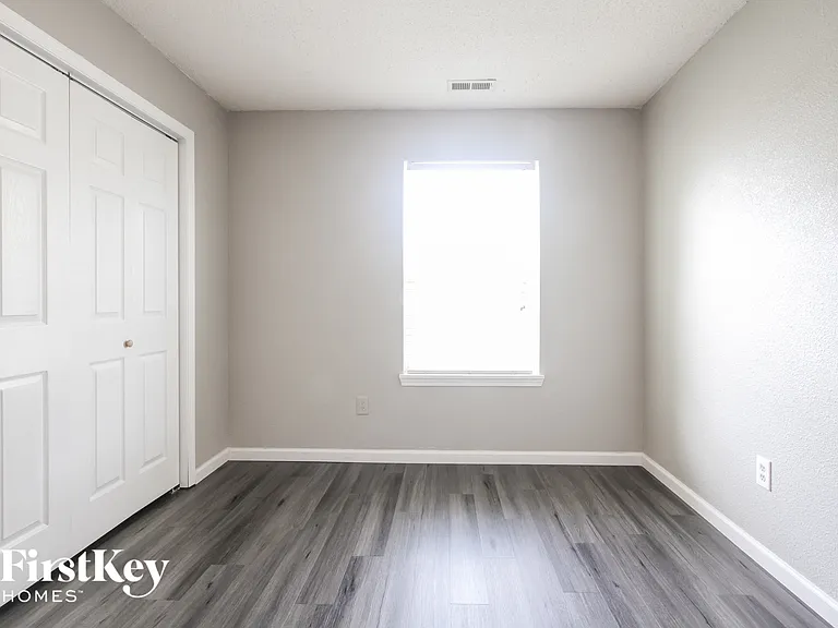 3940 Burningbush Dr — Photo 11
