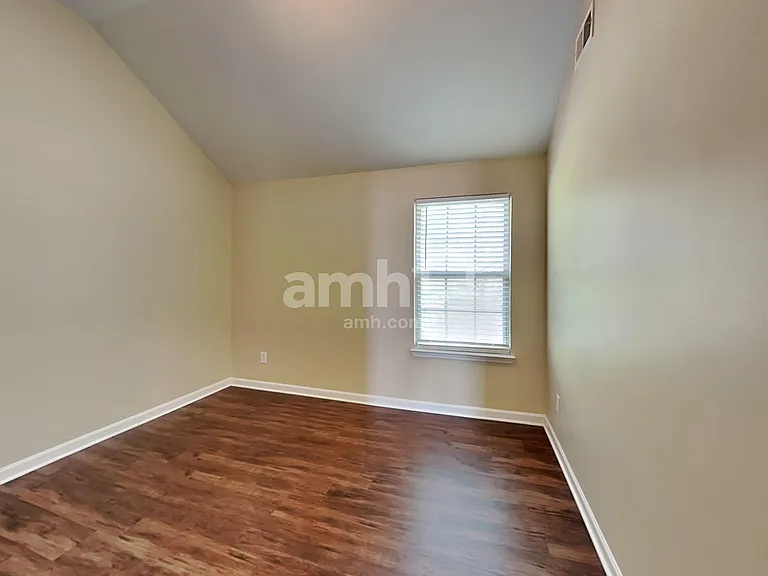 144 Tyre Dr — Photo 20