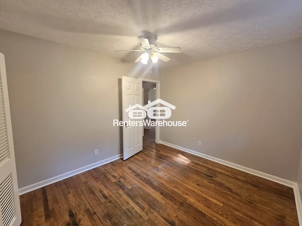 1593 Tanager Cir