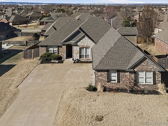 3rd image of 4708 N Narcissus Ave