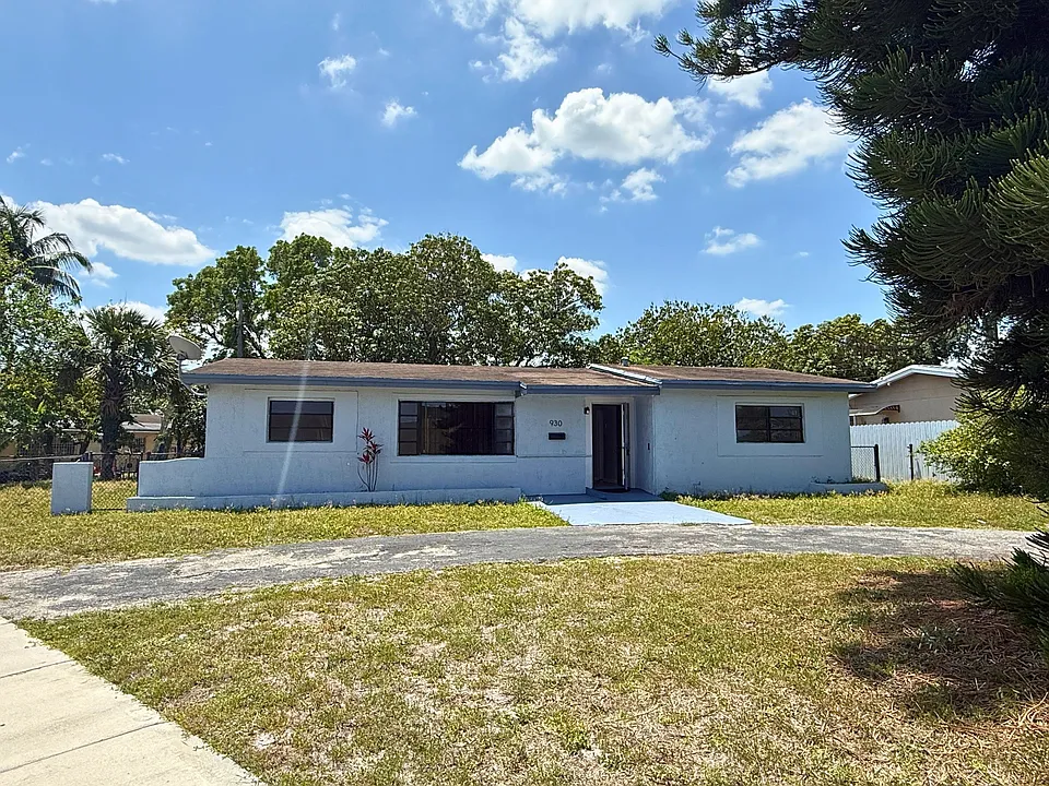 930 NW 176th Ter