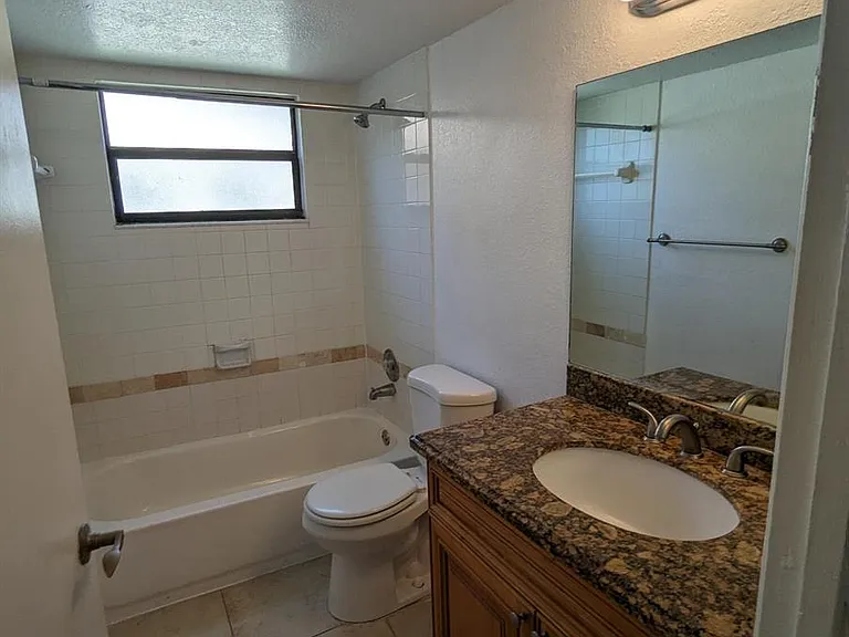 1522 Lake Crystal Dr #F — Photo 8