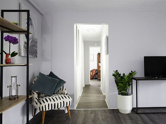 4th image of 14100 Lakeshore Blvd #109-R