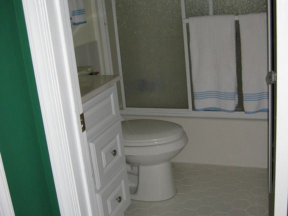 Downstairs bathroom(tiled)