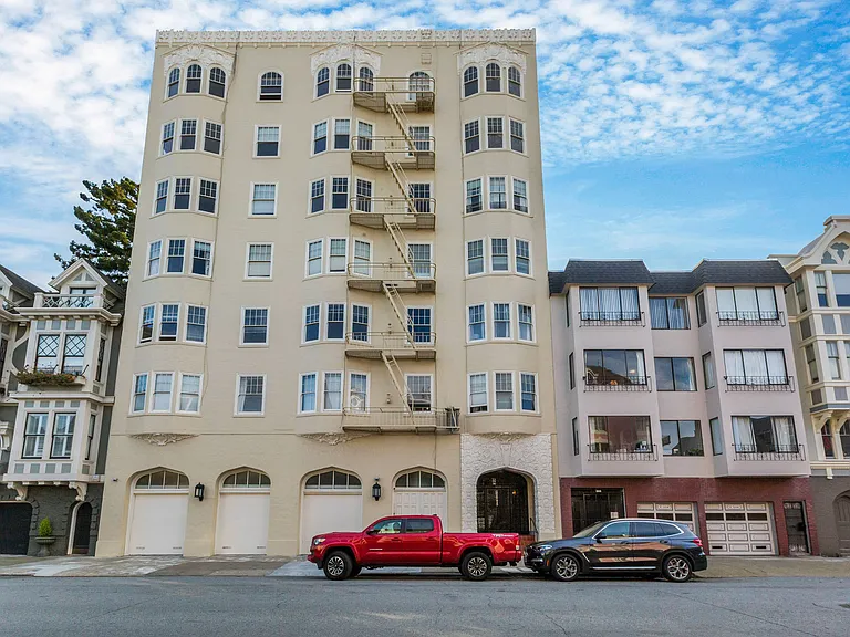 1835 Vallejo — Photo 26
