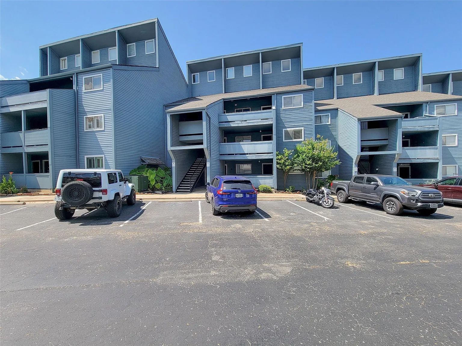 1 bed, 1.0 bath, 692 sqft, $1,100 — Photo 3