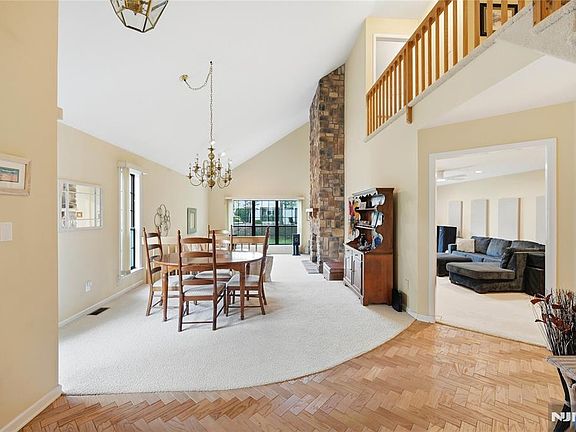 4th image of 107 Suleski Ct