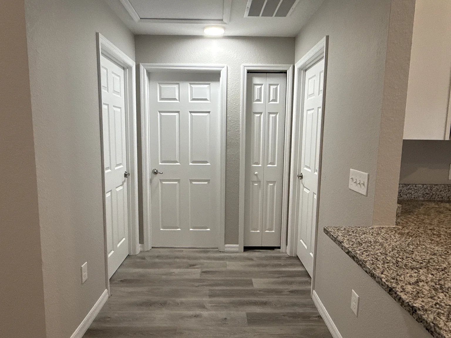 218 West King Street — Photo 1