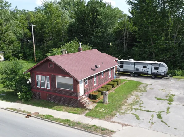 441 E Walnut St, Watseka, IL 60970