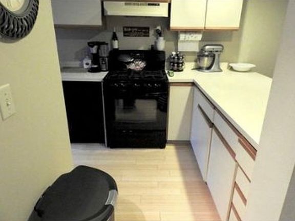 5th image of 34 Marsten Ln Unit 101