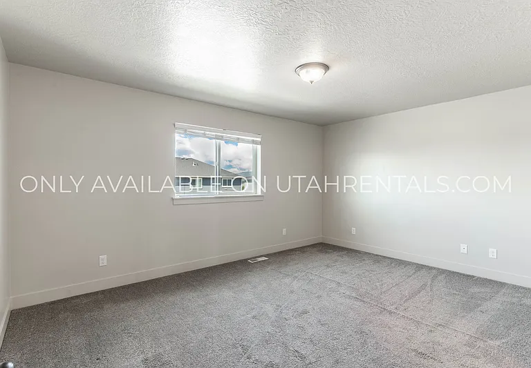 161 N 1275 W — Photo 12