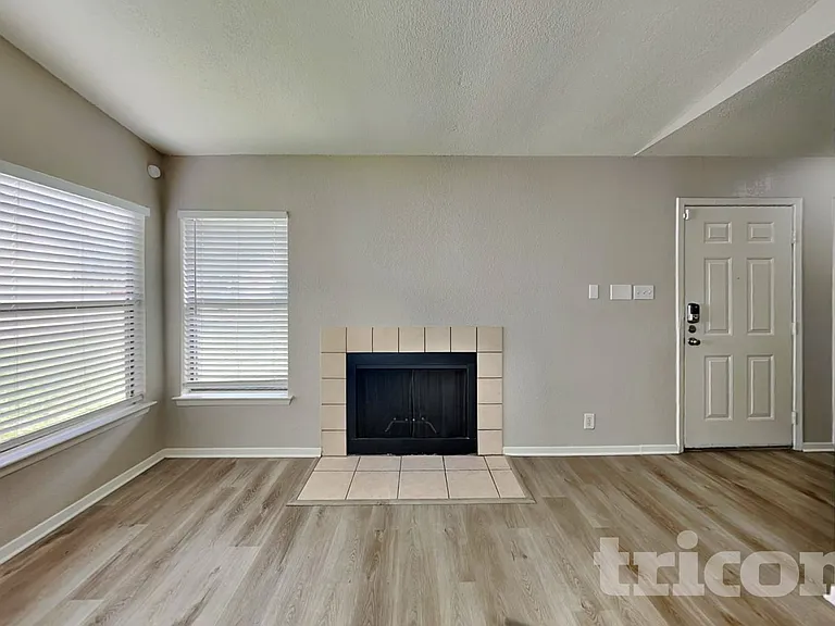 9506 Sugarloaf Dr — Photo 3