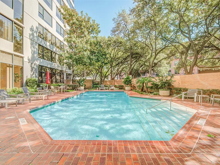 15 Greenway Plz #10G — Photo 37