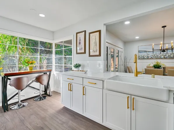 4730 S Land Park Dr, Sacramento, CA 95822