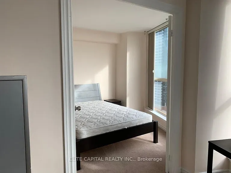 1055 Bay St #2210 — Photo 4