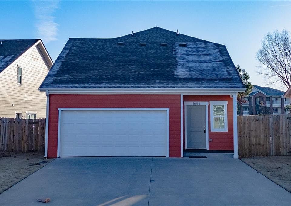 2nd image of 1684 N Izard Ln