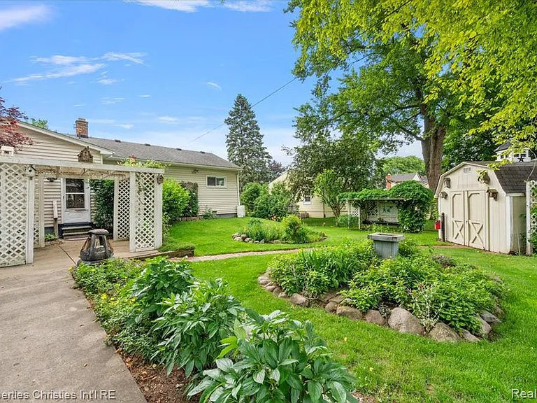 735 Novi St — Photo 34