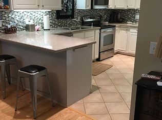 997 Carriage Ln, Chaska, MN 55318