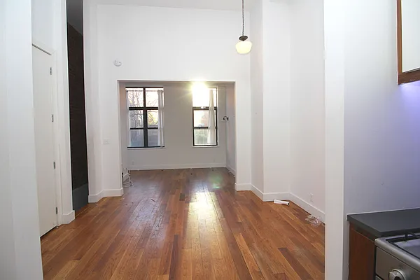 Rented by Nooklyn NYC LLC | media 30