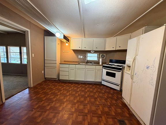 5th image of 316 E 24th St