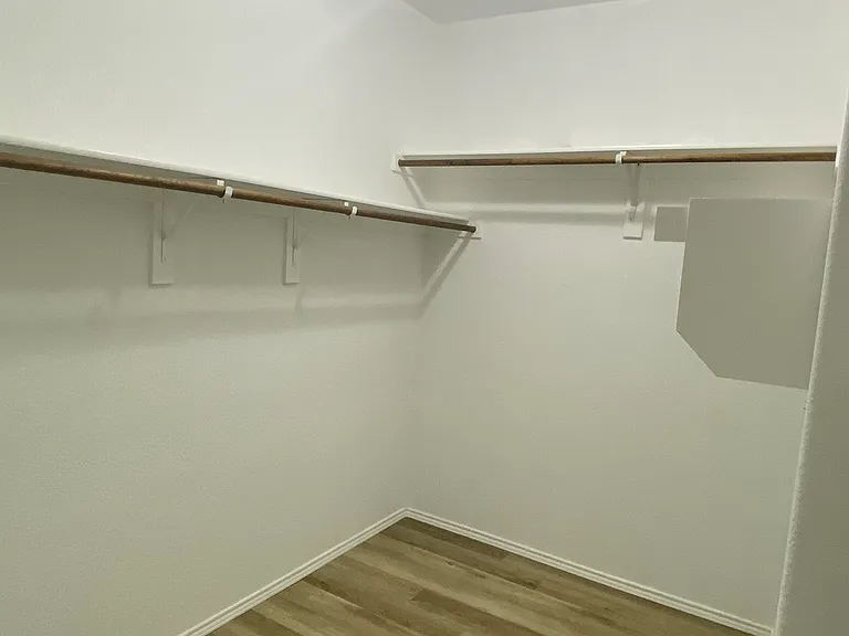 9145 Blackstone Dr — Photo 17