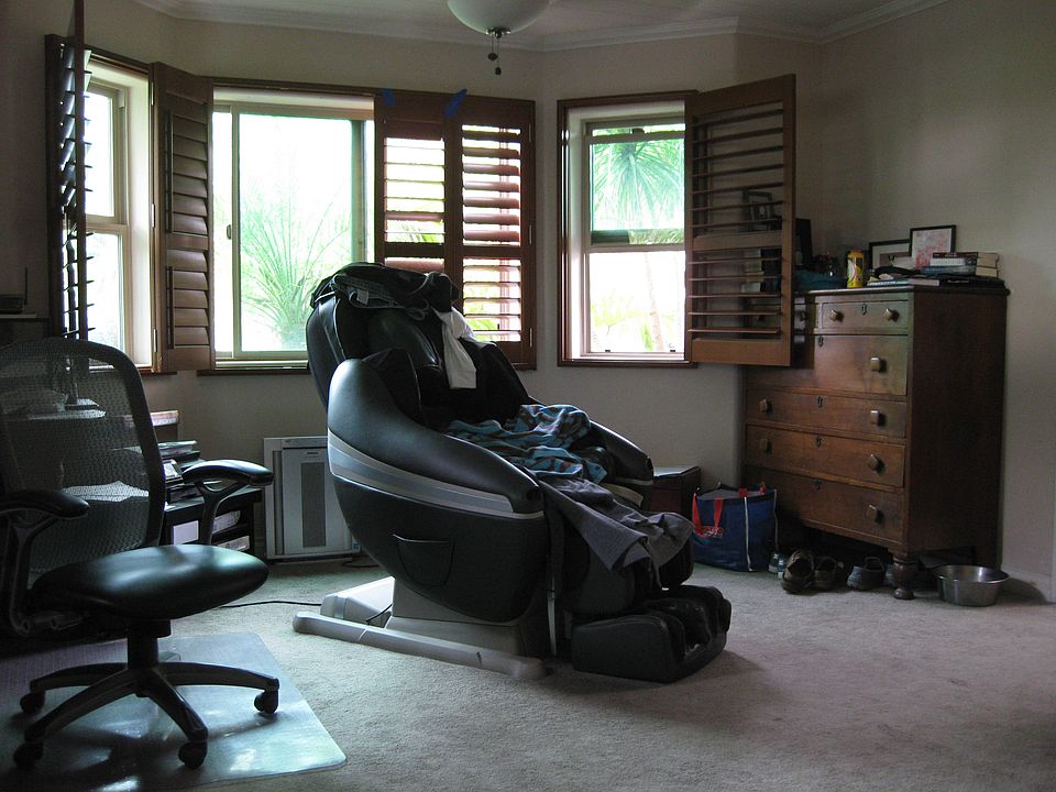 1st image of 6643 Ballinger Ave