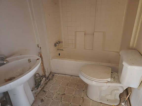 5th image of 370 E Lassen Ave Space 13