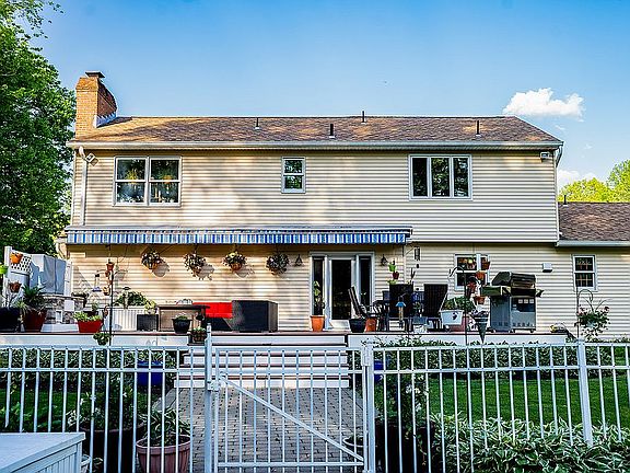 Backyard deck with large tet