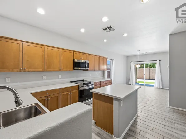 1328 S Bridgegate Dr, Gilbert, AZ 85296