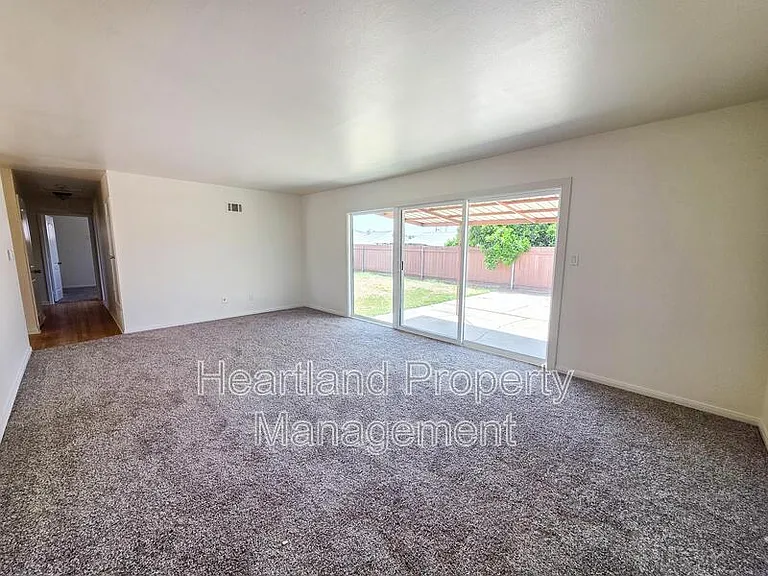 8725 Kelso St — Photo 2