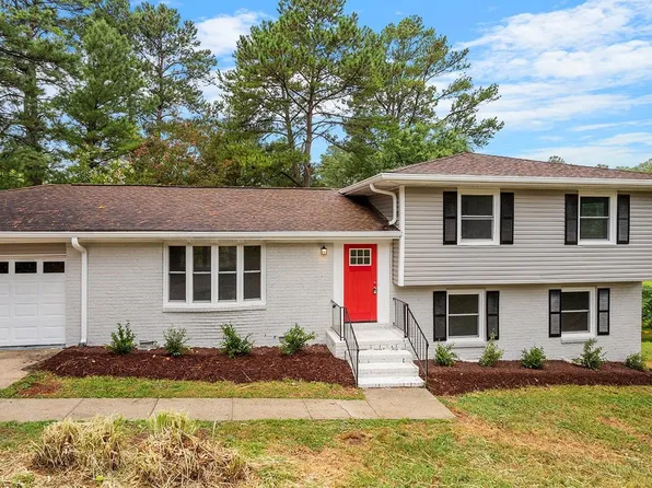 2304 Foxhill Cir, Raleigh, NC 27610