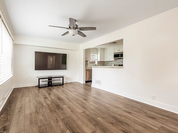 3rd image of 564 S Commonwealth Ave