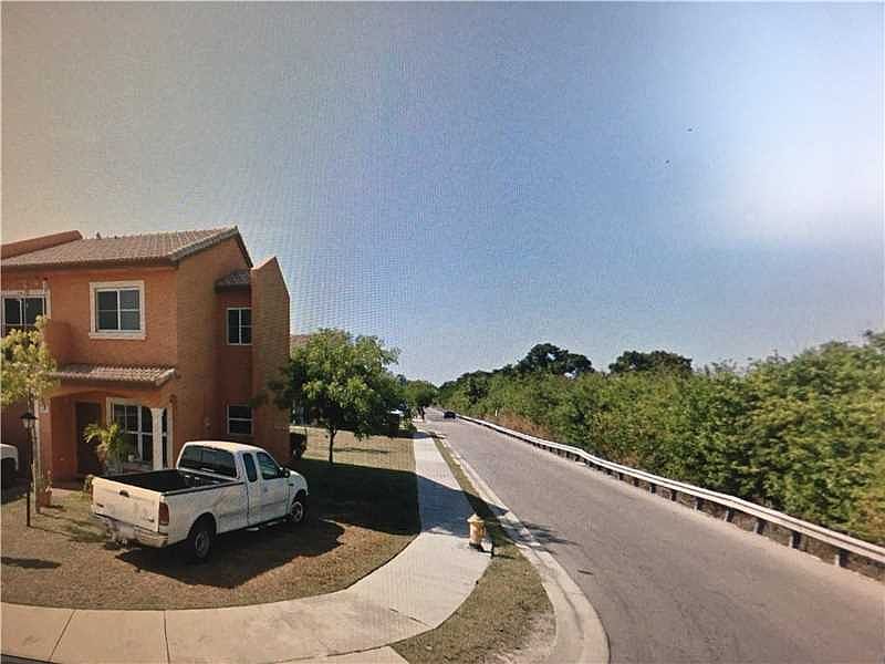 1st image of 600 SW 11th St #0