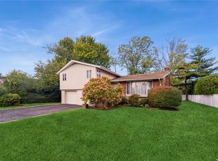 6 Saratoga Dr, Jericho, NY 11753