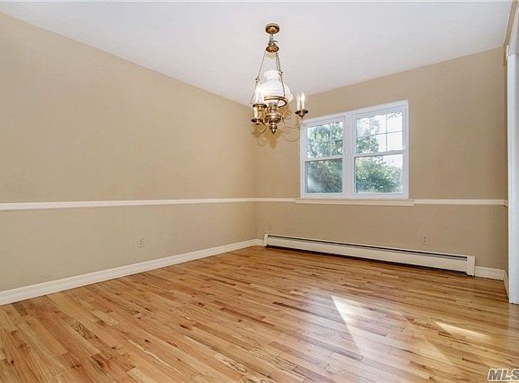 4th image of 10 Sycamore Ave
