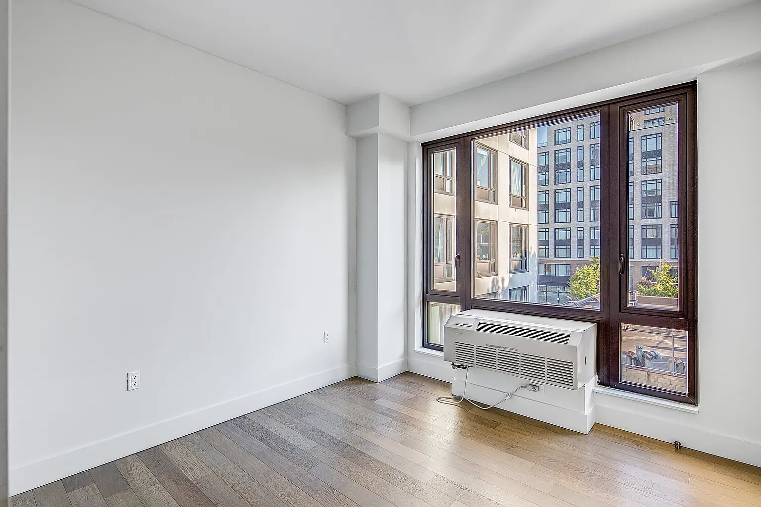 635 4th Avenue — Photo 3