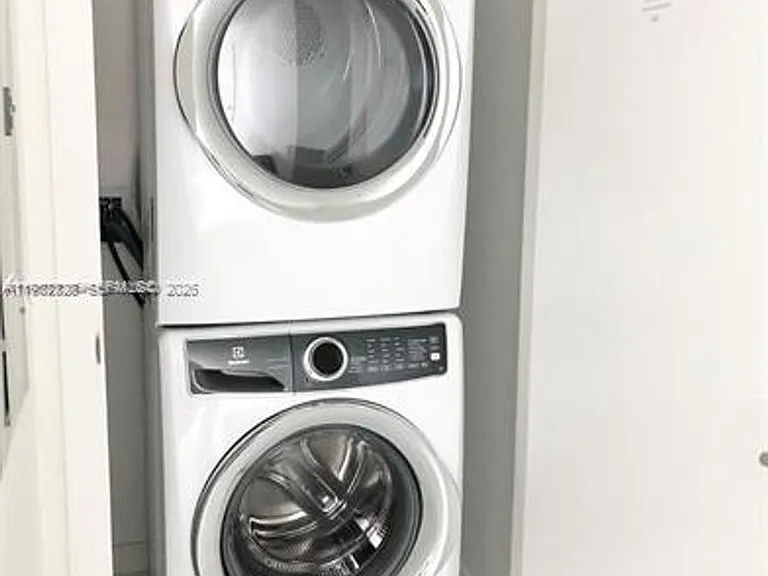 851 NE 1st Ave #1402 — Photo 13