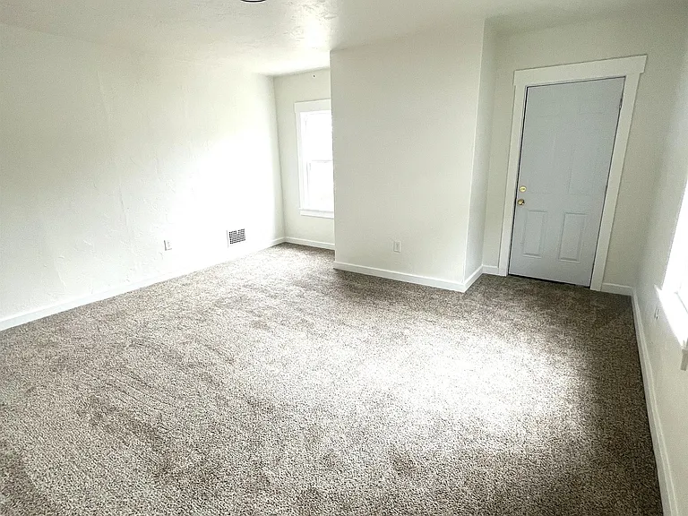 313 Brown Ave — Photo 12